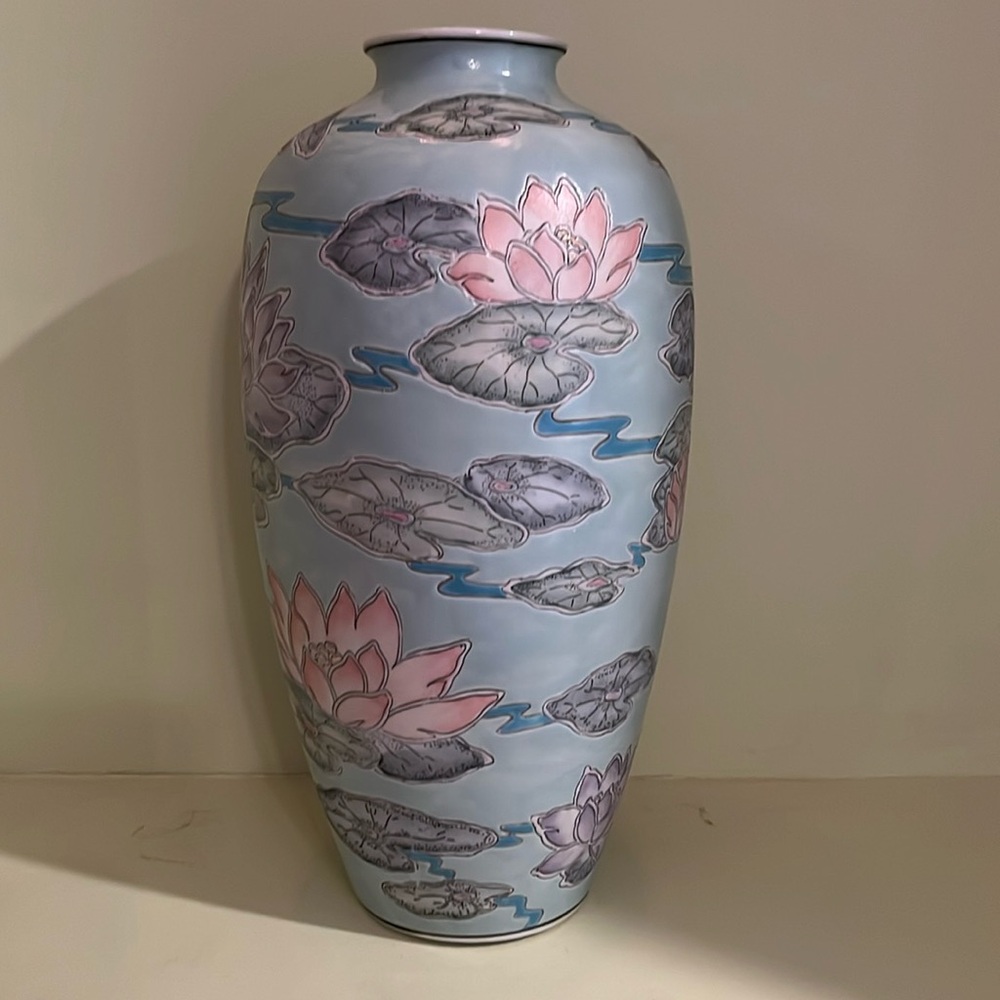Chinoiserie vase